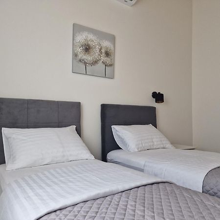 Apartments Miamare Primošten Eksteriør bilde