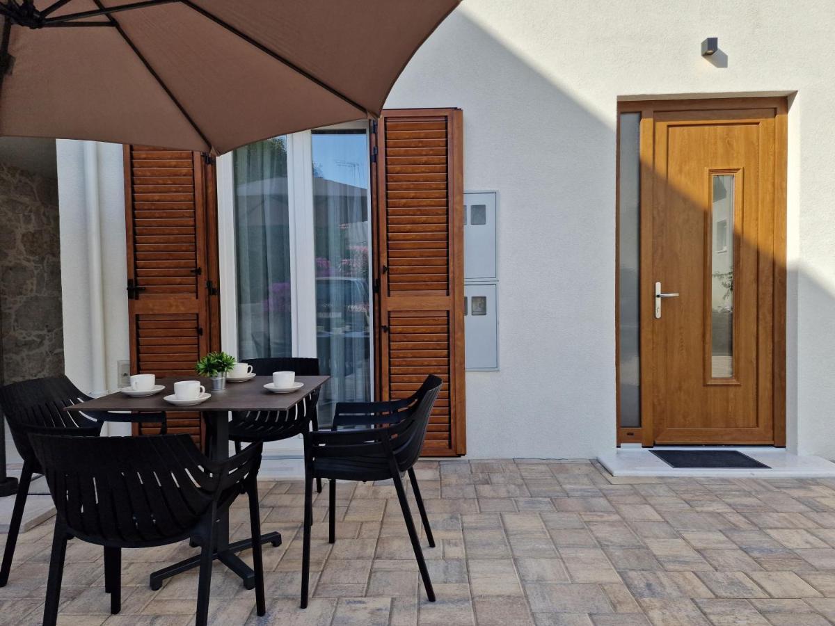 Apartments Miamare Primošten Eksteriør bilde