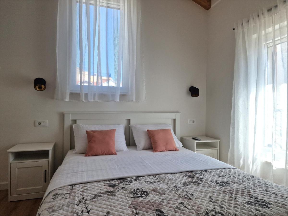 Apartments Miamare Primošten Eksteriør bilde